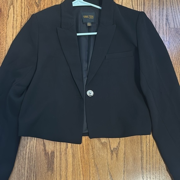Truth by Republic Cropped Blazer - Picture 3 of 10